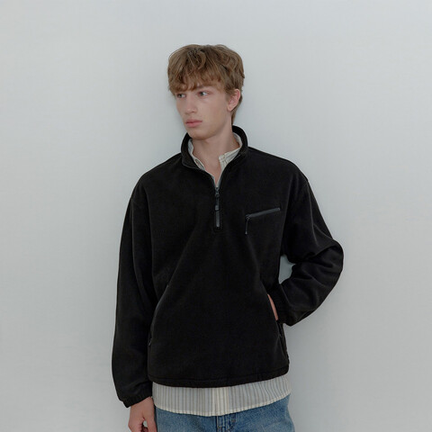 가볍게 걸치기 좋은
하프집업 풀오버