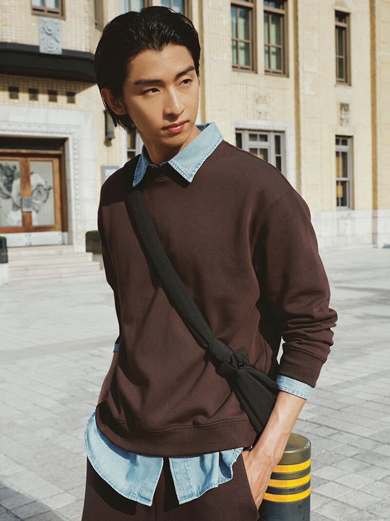 Sweatshirt