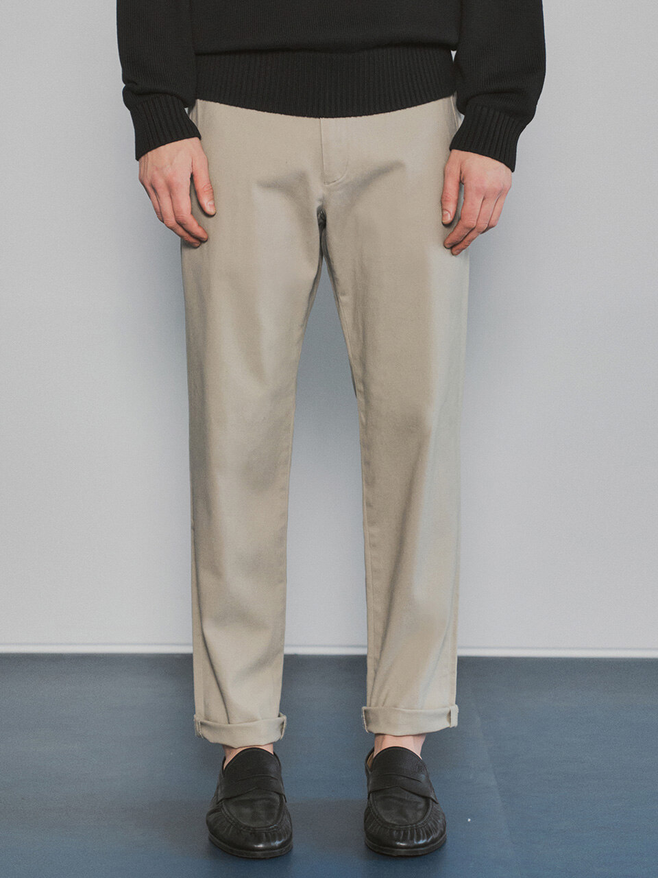 [단독] 루즈 테이퍼드 코튼 팬츠_Light khaki P10035 