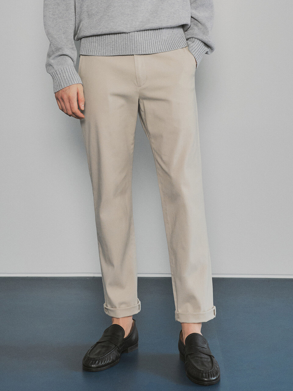 [단독] 루즈 테이퍼드 코튼 팬츠_Light gray P10035 