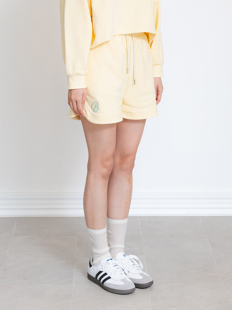 Signature Logo 스웨트 쇼츠 옐로우 BK2998