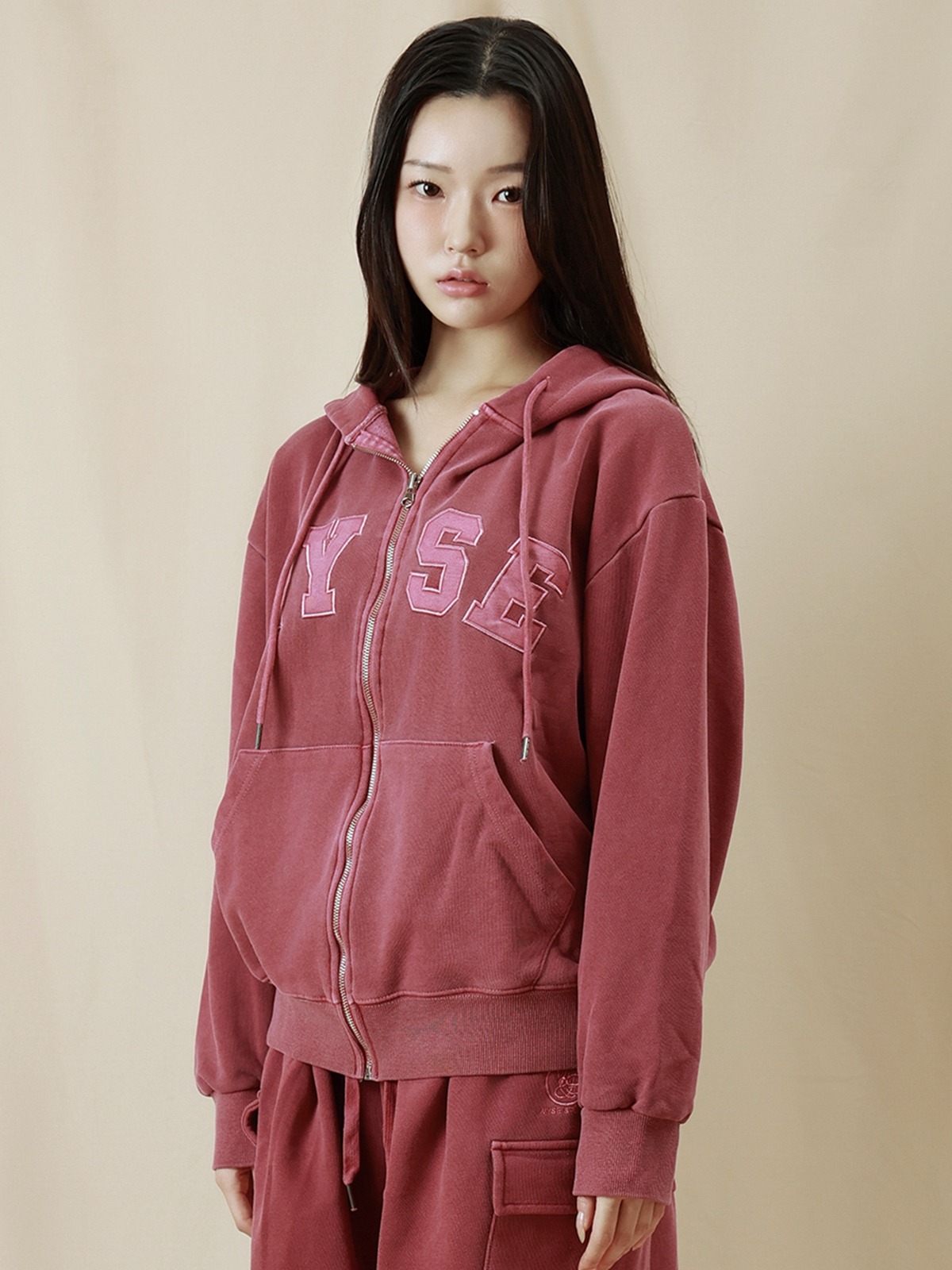 피그먼트 컬리지 로고 후드집업 핑크