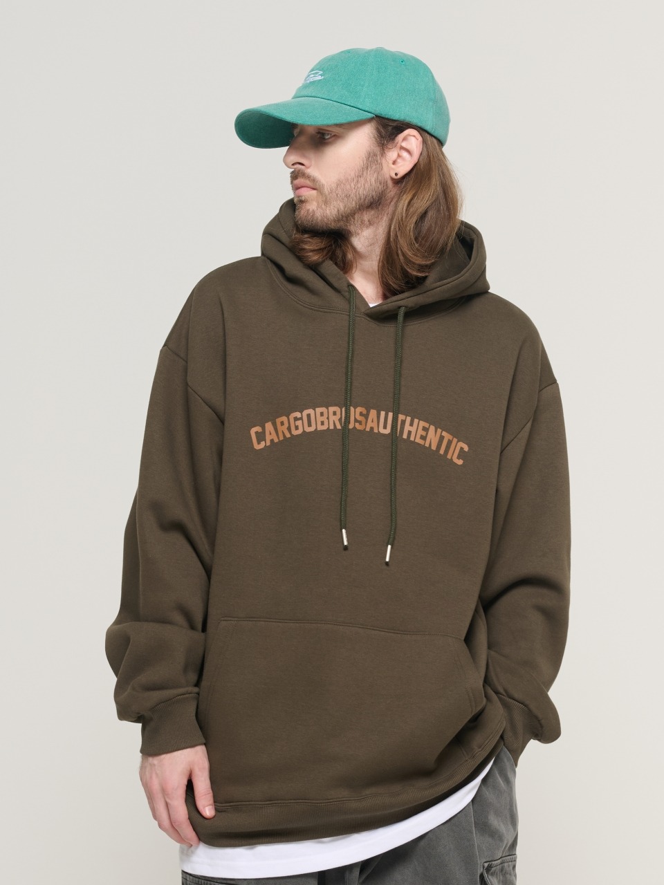 ARCH LOGO OVER HOOD T-SHIRT (KHAKI)