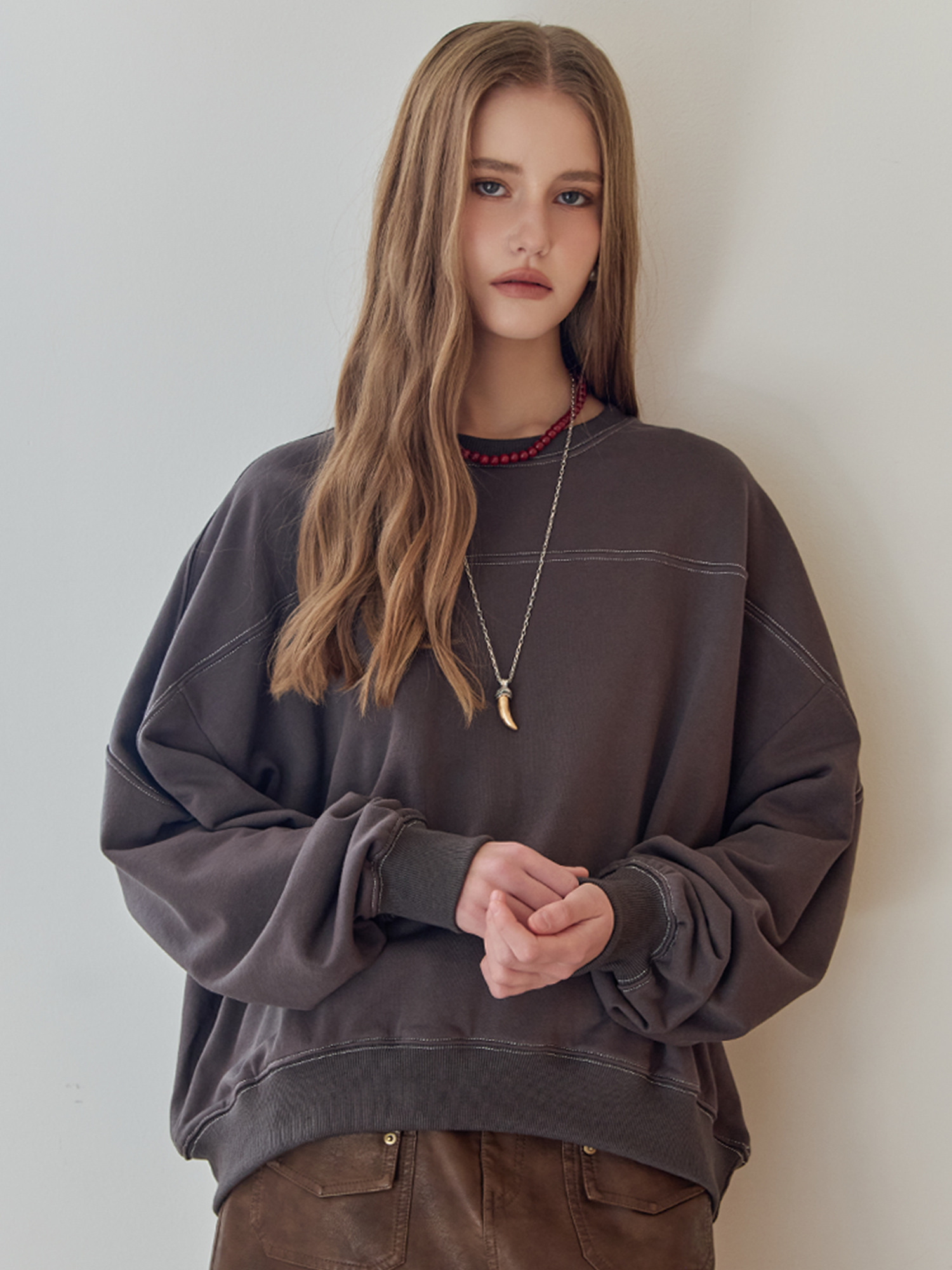 스티치 라인 루즈핏 맨투맨 티셔츠