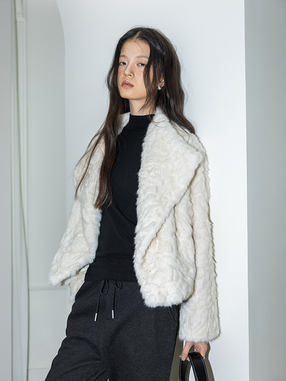 IT_Lapel fur short coat_2color