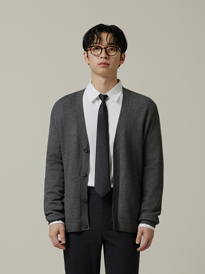 남성) 투톤 변형조직 브이넥 가디건