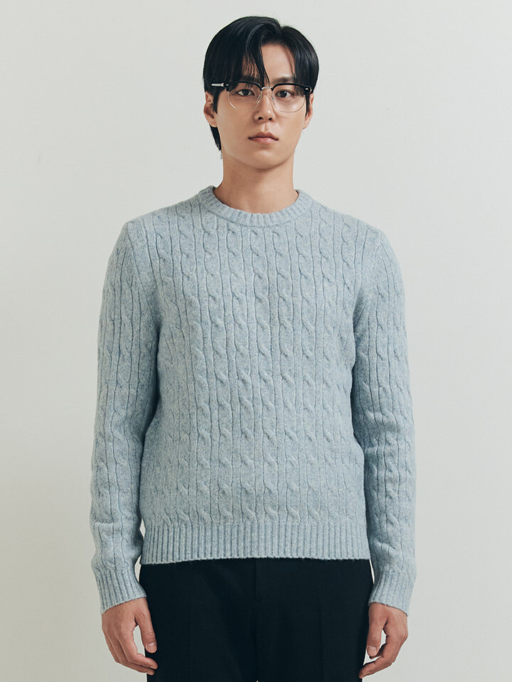 남성) 케이블 라운드넥 스웨터