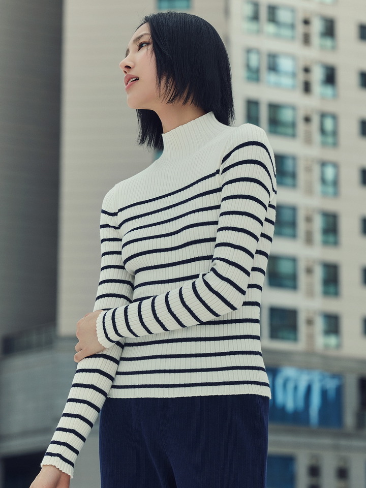 여성) 소프트 립 모크넥 스웨터