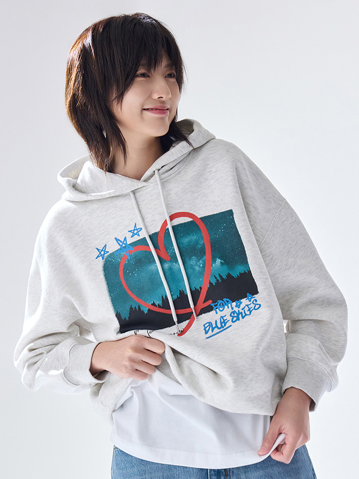 여성) 플리스 그래픽 후디 (푸른하늘의날 캠페인)