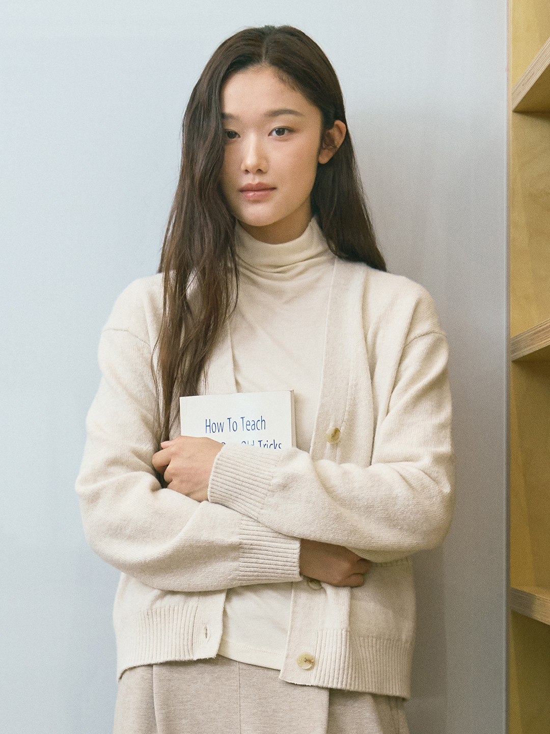 여성) 커스터드얀 브이넥 가디건