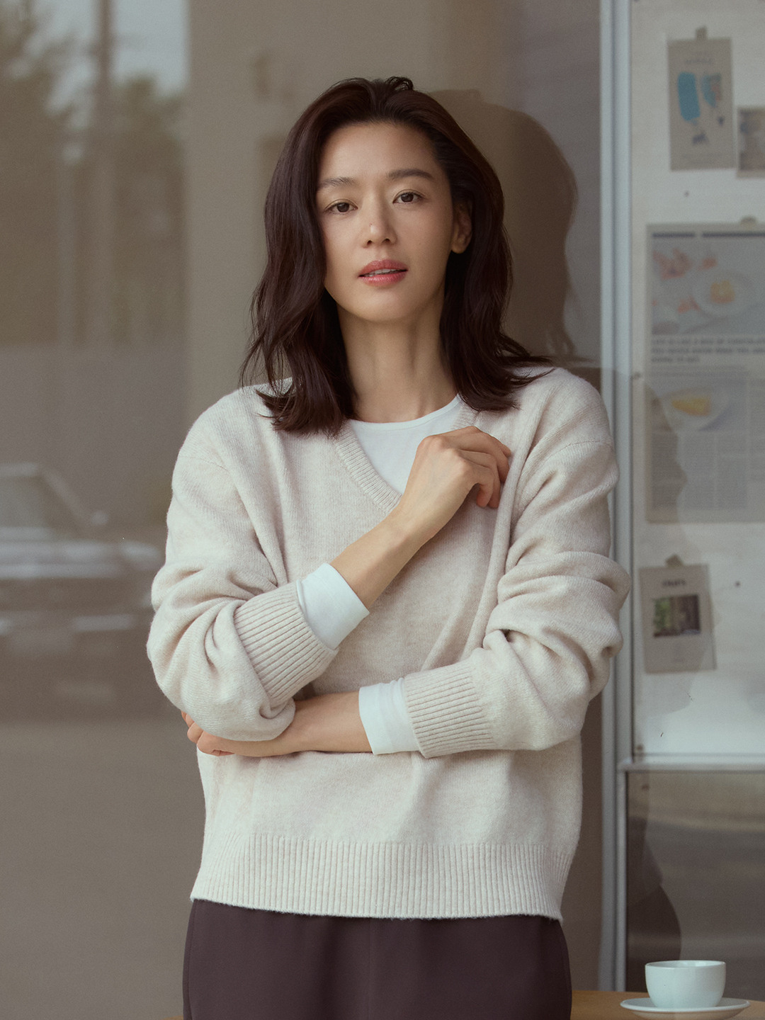 여성) 커스터드얀 브이넥 스웨터