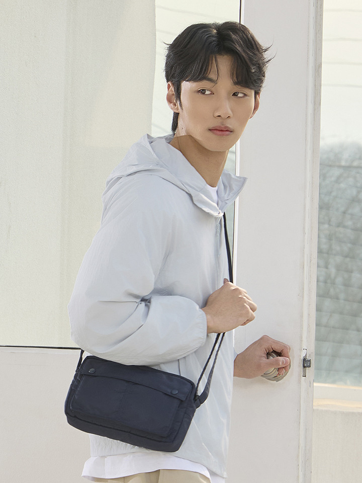 공용) 스퀘어 포켓 크로스백