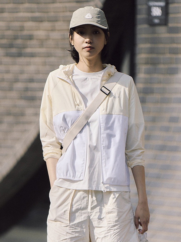 여성) 무브 경량 후드 바람막이